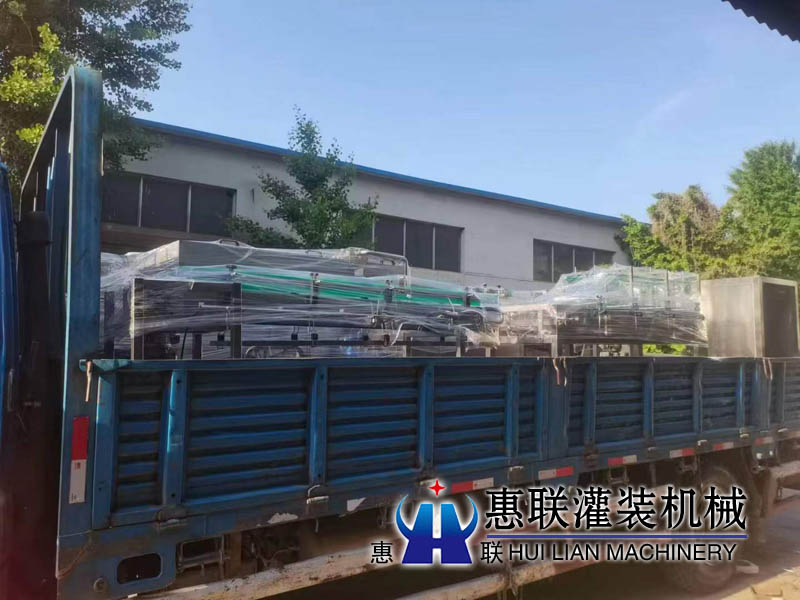 洗衣液灌裝機(jī)生產(chǎn)線發(fā)往貴州