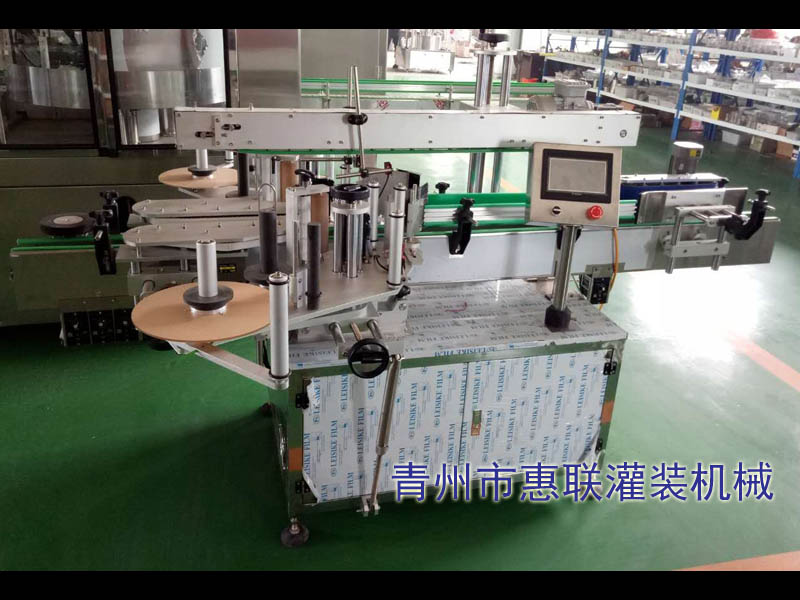 塑料桶貼標(biāo)機(jī)